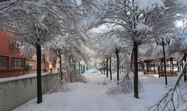 Kar yağışı kartpostallık görüntüler oluşturdu