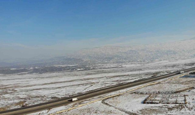 Kar yağışı sonrası kapanan 15 köy yolu ulaşıma açıldı