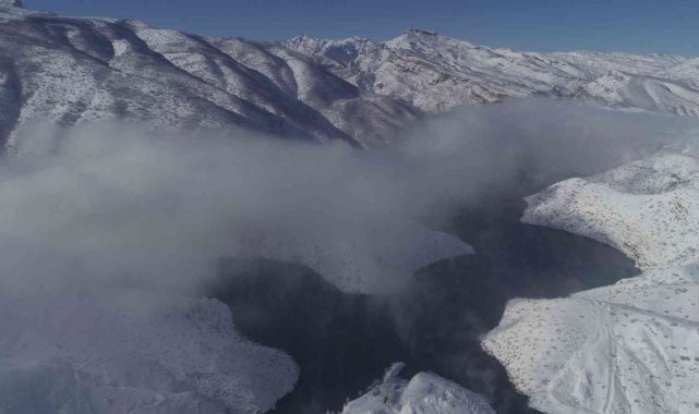 Kar yağışından sonra doğan güneş sis ile kartpostallık manzaralar oluşturdu