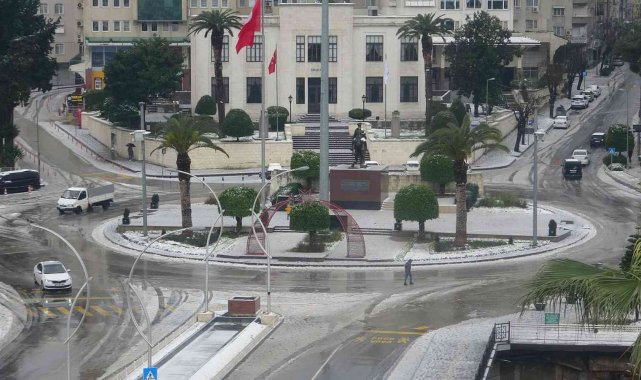Kar yağışının ardından Hatay beyaza büründü
