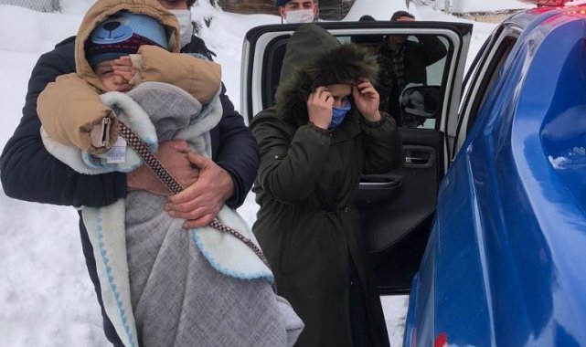 Kara saplanan araçlarını jandarma ve vatandaşlar kurtardı