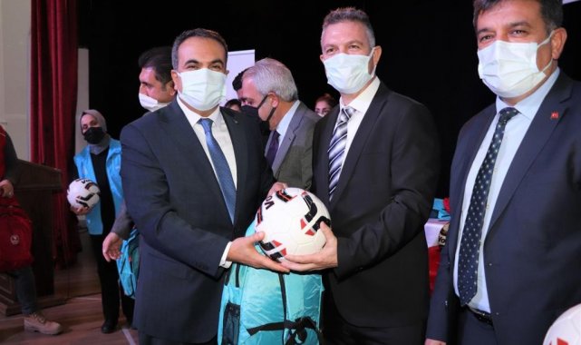 Karabağlarlı amatör kulüplerine spor malzemesi desteği