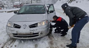 Karabük'te sürücülerin karla imtihanı