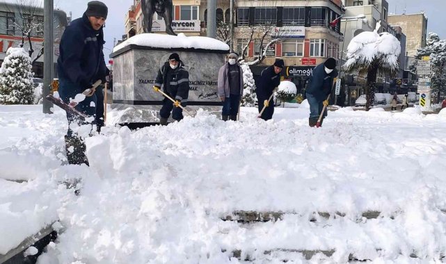 Karacabey Belediyesi kar sınavını başarıyla atlattı