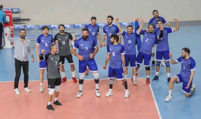 Karacabey Belediyespor voleybolda iddialı