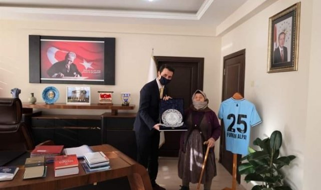 Karacasu&#039;da hayırsevere teşekkür plaketi