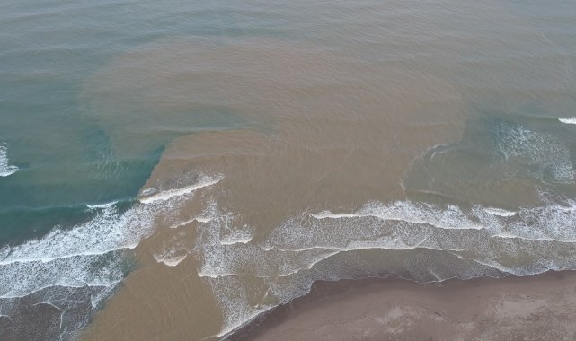 Karadeniz çamura büründü