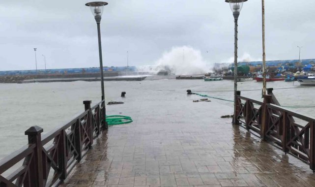 Karadeniz'de lodos etkili oluyor