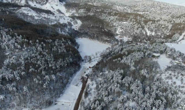 Karagöl&#039;ün beyaz örtü altındaki görüntüsü mest etti