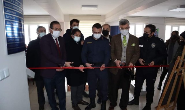 Karakalem resim sergisi yoğun ilgi gördü