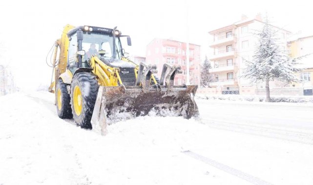 Karaman şehir merkezinde kar kalınlığı 30 santimi aştı