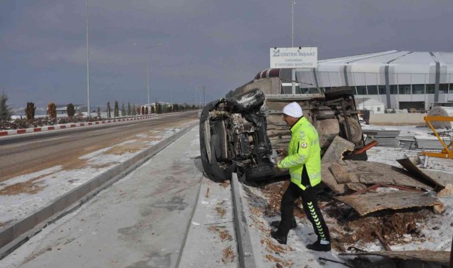 Karaman'da yola çıkan köpek kazaya neden oldu: 1 yaralı