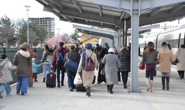 Karaman'da Yüksek Hızlı Trene yoğun ilgi
