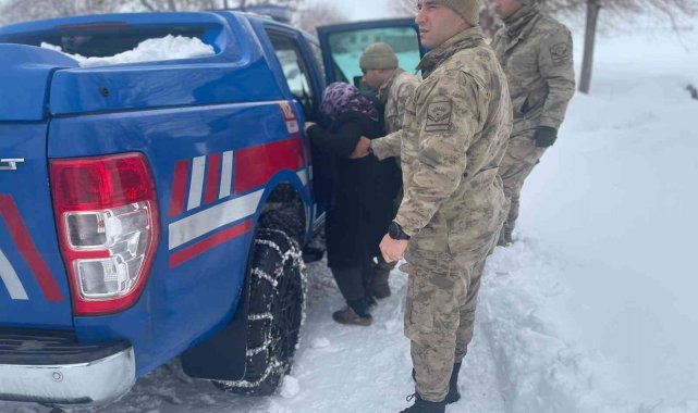 Karbonmonoksit gazından zehirlenen aileyi jandarma kurtardı