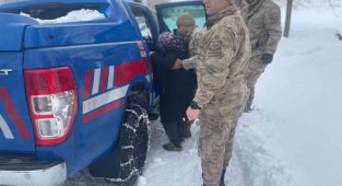 Karbonmonoksit gazından zehirlenen aileyi jandarma kurtardı