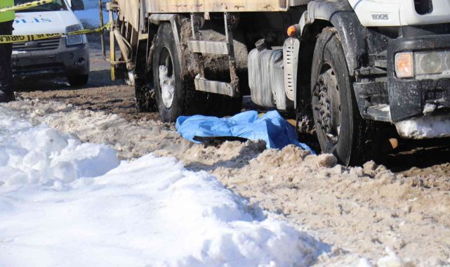 Karda kayarak kamyonun altına giren kadın feci şekilde öldü