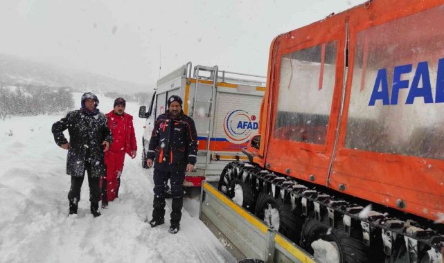 Karda mahsur kalan adamı ekipler kurtardı