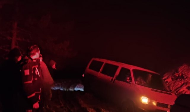 Karda mahsur kalan beş kişi kurtarıldı