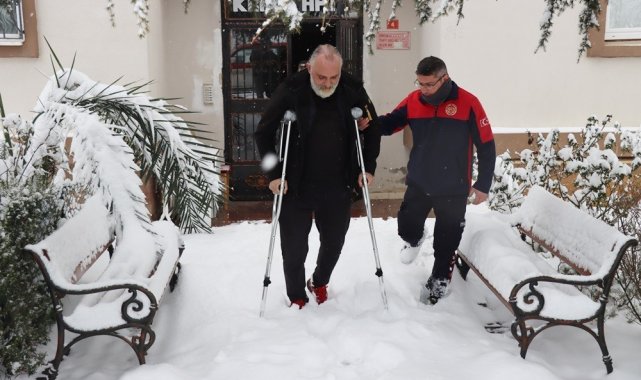Karda mahsur kalan hastanın imdadına Yalova Belediyesi yetişti