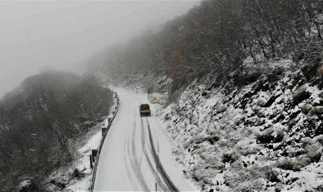 Karda yolda kalanlar onu arıyor