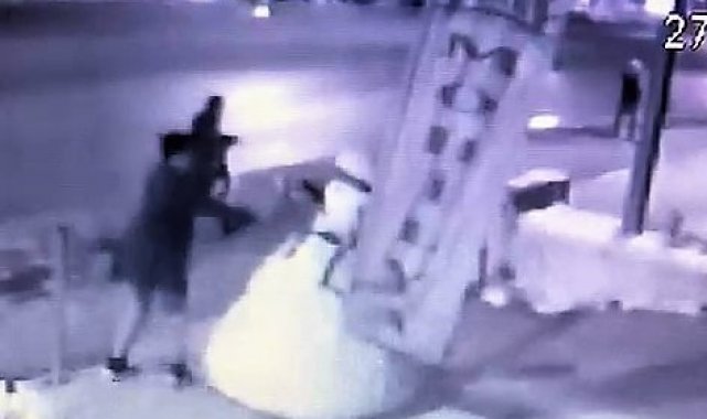 Kardan adamı dövüp kampanyayı erken bitirdiler