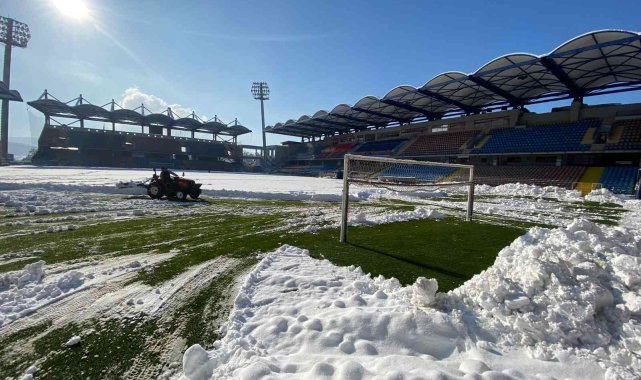 Kardemir Karabükspor - Çankaya FK maçı kar yağışı nedeniyle ertelendi