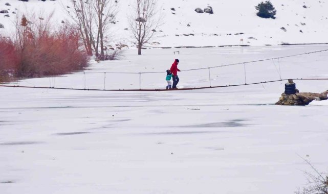 Kargaçayırı Gölü buz tuttu