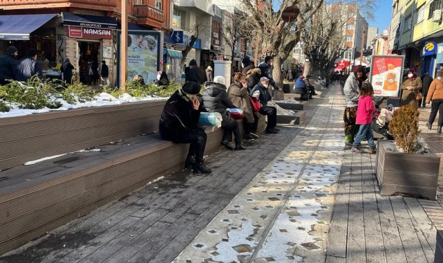 Karın ardından gelen güneşli hava vatandaşı sokağa döktü