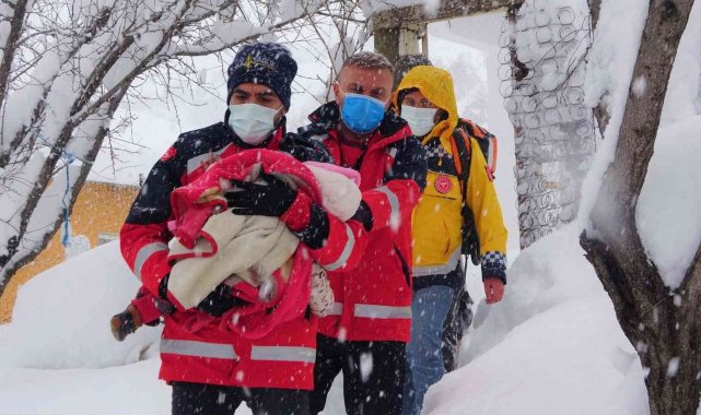 Karla kaplı Bingöl'de UMKE, yabancı uyruklu çocuk için seferber oldu