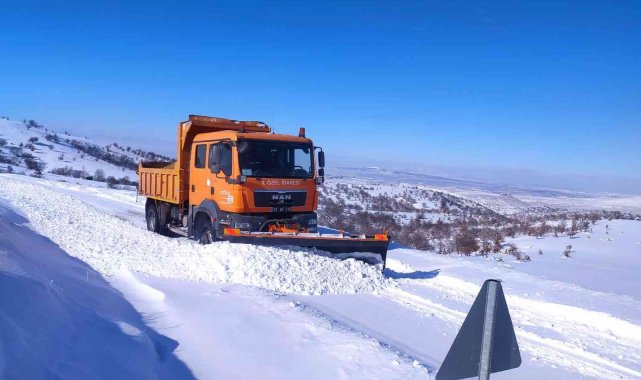 Karla mücadele ekipleri 100 araç ve 150 personelle sahada