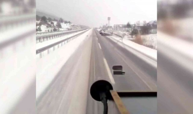 Karlı yolda takla atan otomobil kameraya yansıdı