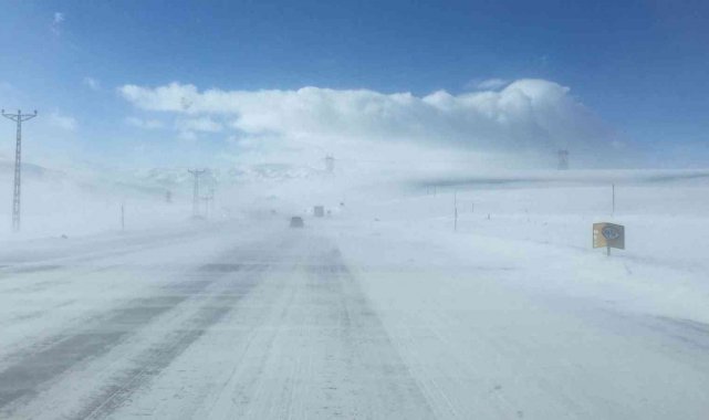 Karlıova'da tipi etkili oldu