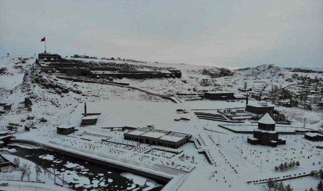 Kars tamamen beyaza büründü