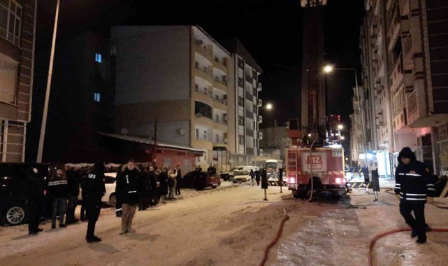 Kars&#039;ta 6 katlı binada yangın