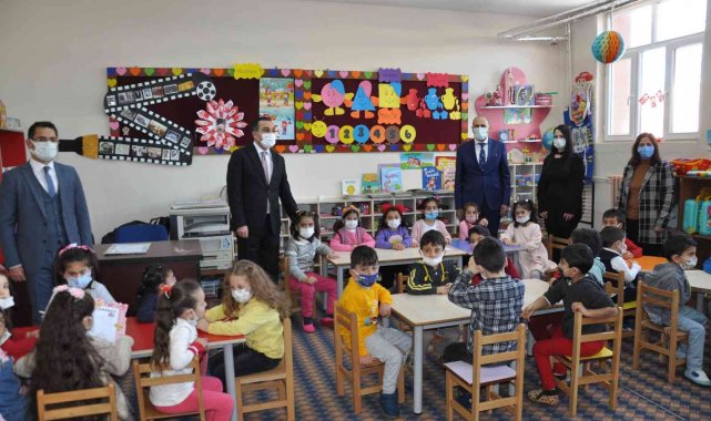 Kars'ta 62 bin 750 öğrenci yarıyıl tatiline girdi