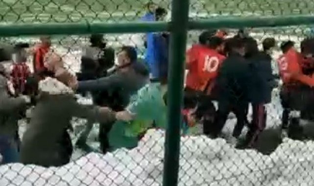 Kars'ta amatör maçta arbede!