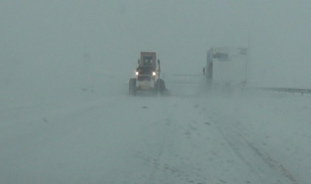 Kars'ta kapalı köy yolları açılıyor