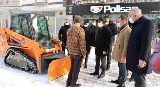 Kars'ta karla mücadele sürüyor