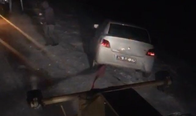 Kars'ta yolda kalan araçlar kurtarıldı