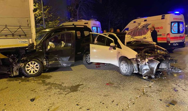 Kartal'da 4 yol ağzında kaza: 2 yaralı