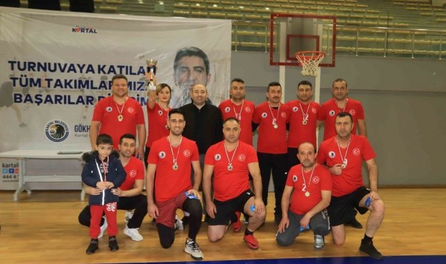 Kartal'da voleybol turnuvasının şampiyonu zabıta müdürlüğü oldu