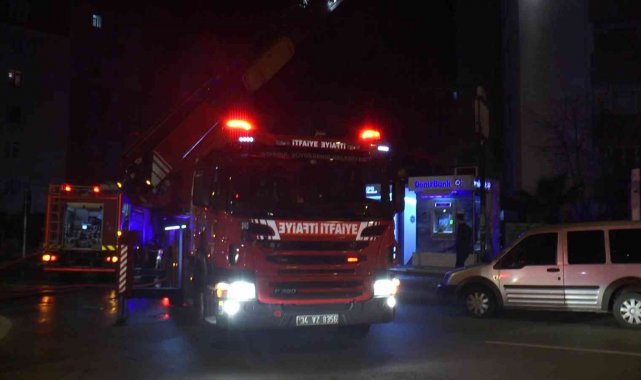 Kartal'da yeni yılın ilk saatinde yangın paniği