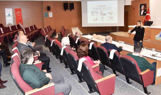 Kartepe Belediyesi'nin yetkililerine ilk yardım eğitim verildi