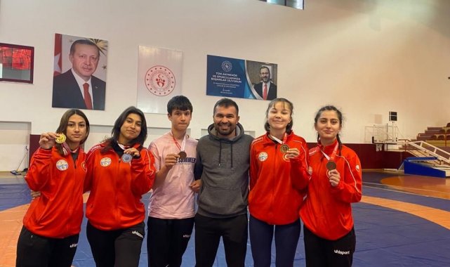 Kaş Belediyesi Güreş Takımı Antalya'da 4 birincilik aldı