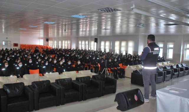 Kastamonu'da 1 yılda 11 bin 751 kişiye "En İyi Narkotik Polisi Anne" projesi anlatıldı
