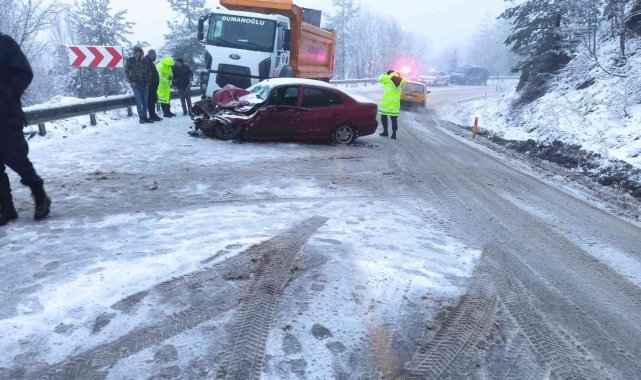 Kastamonu'da kamyon ile otomobil çarpıştı: 2 yaralı