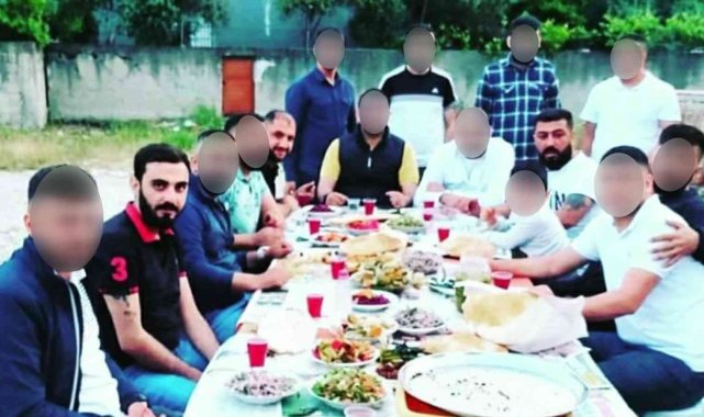 Katilleriyle fotoğraf çektirmiş