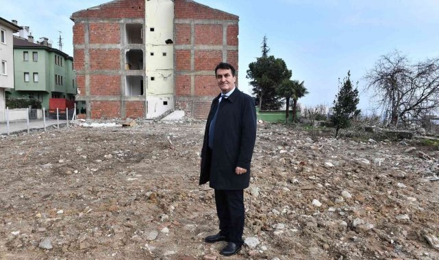 Kavaklı'da yıkımlar sürüyor