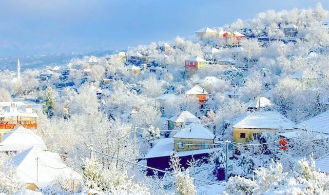 Kavşit Köyü'nün karlı fotoğrafı yoğun ilgi gördü