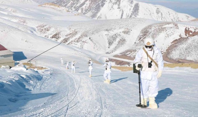 Kayak tutkunlarının güvenliği Mehmetçik'e emanet